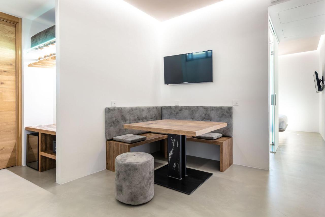 Domus Cavour Rooms&Suites تيرانو المظهر الخارجي الصورة