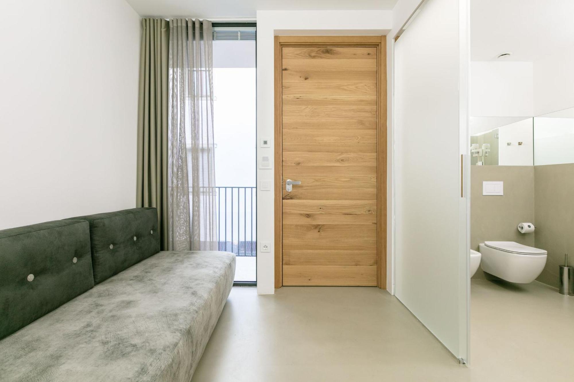 Domus Cavour Rooms&Suites تيرانو الغرفة الصورة
