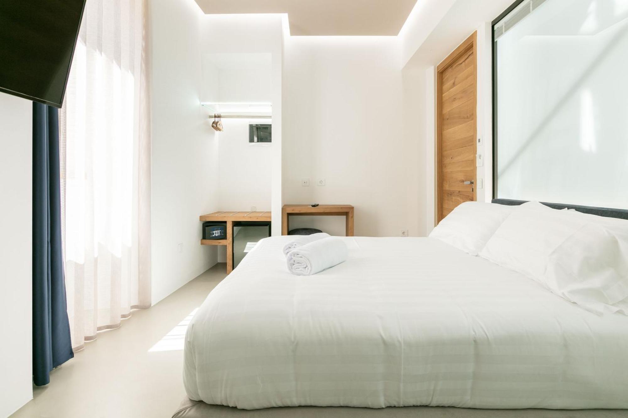 Domus Cavour Rooms&Suites تيرانو الغرفة الصورة