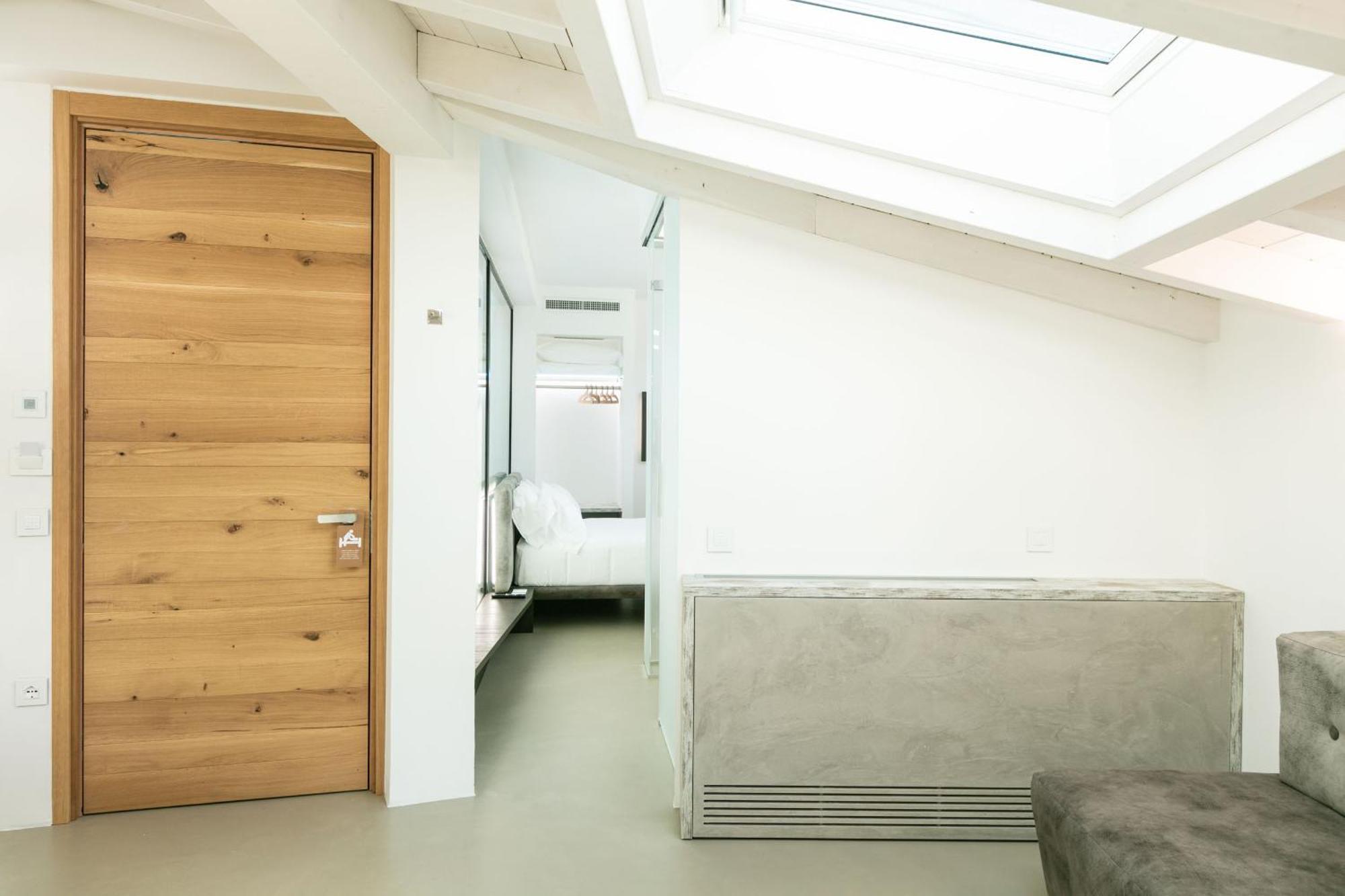 Domus Cavour Rooms&Suites تيرانو الغرفة الصورة