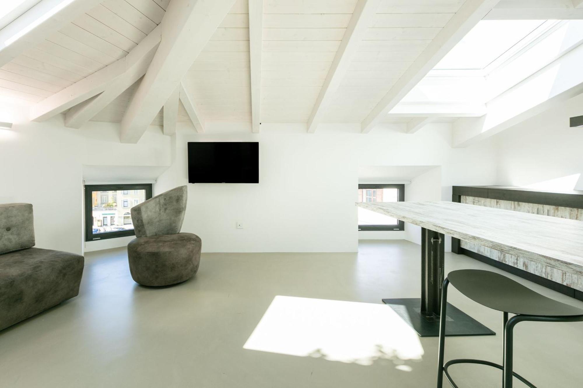 Domus Cavour Rooms&Suites تيرانو الغرفة الصورة
