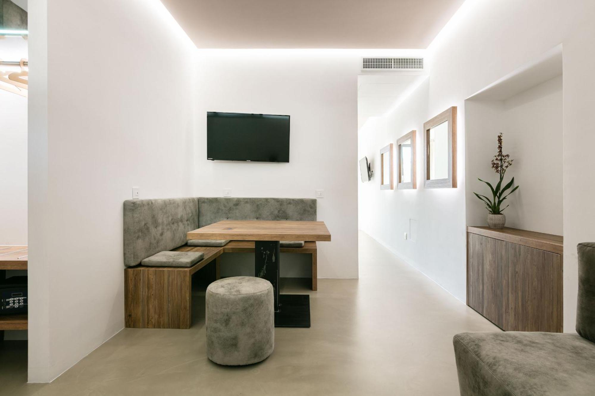 Domus Cavour Rooms&Suites تيرانو الغرفة الصورة