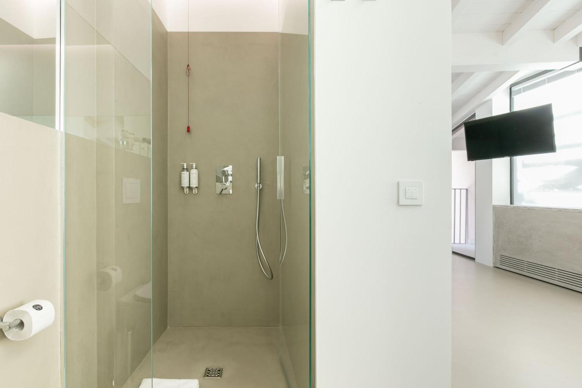 Domus Cavour Rooms&Suites تيرانو الغرفة الصورة