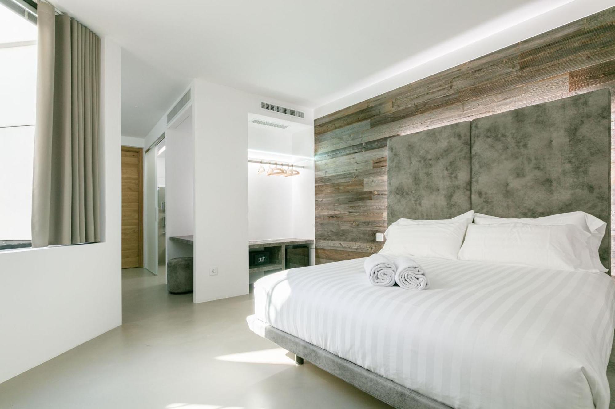 Domus Cavour Rooms&Suites تيرانو الغرفة الصورة