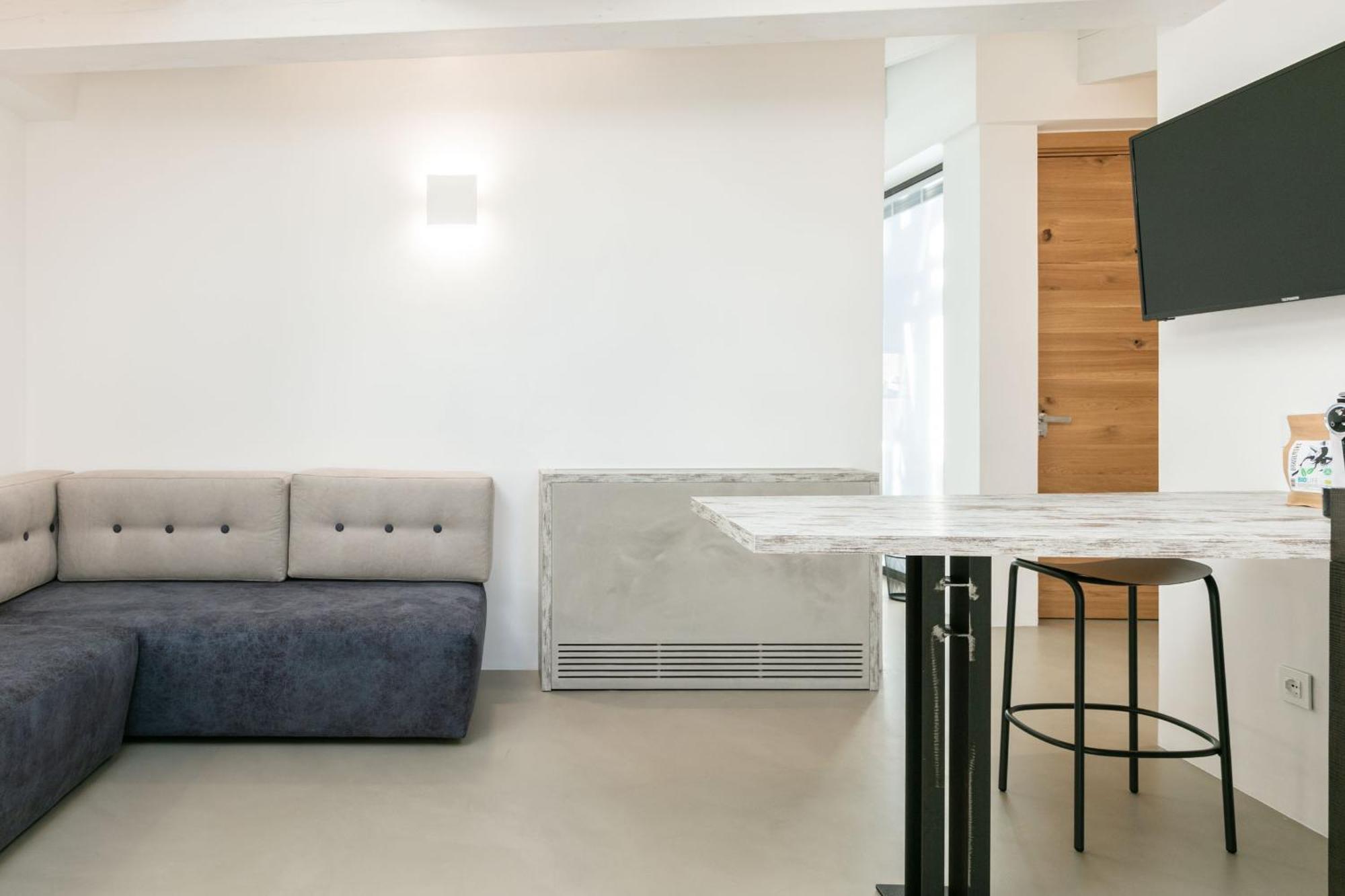 Domus Cavour Rooms&Suites تيرانو الغرفة الصورة